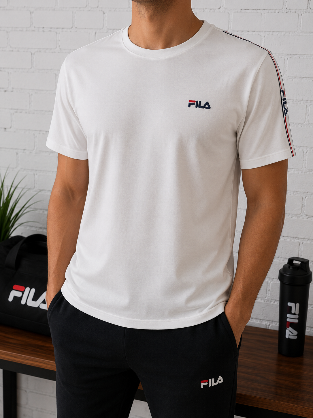 FILA - T-shirt White – Style Sportswear avec Bandes Logotées