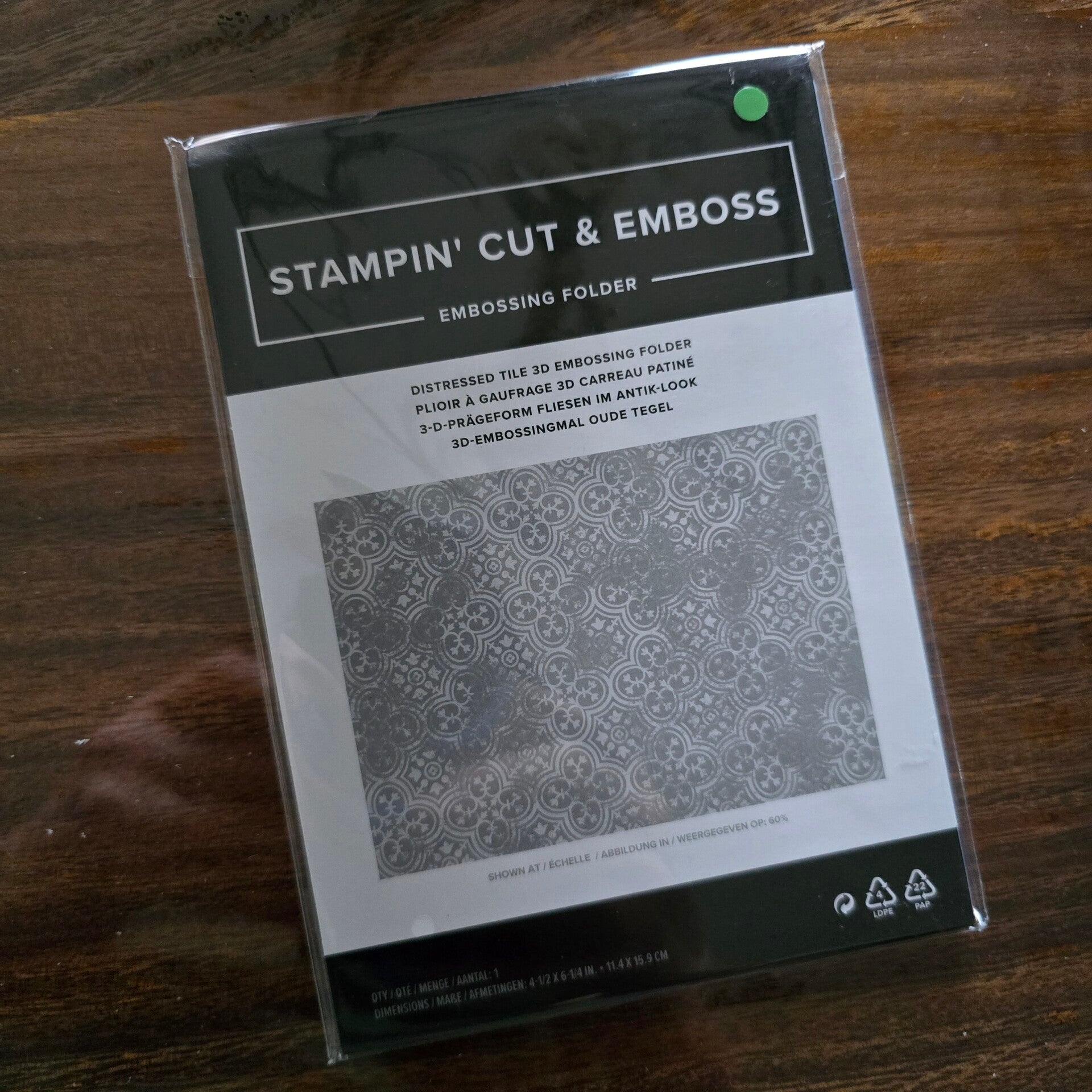 Distressed tile 3D embossingfolder