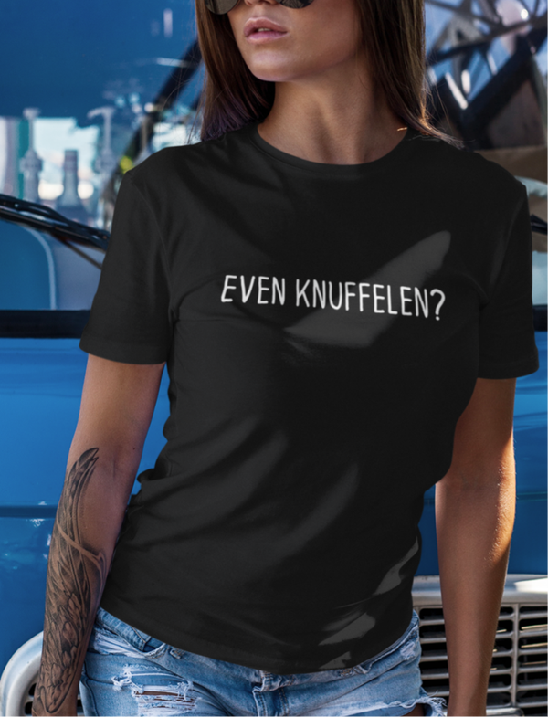 EVEN KNUFFELEN? Dames T-shirt.
