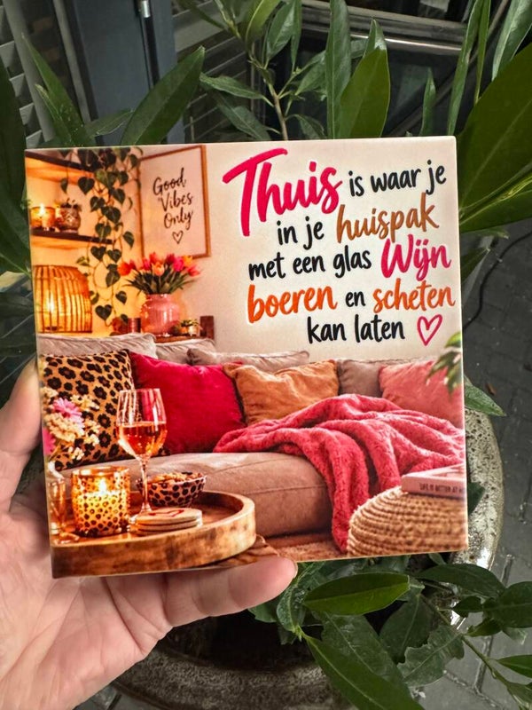 Tegeltje: Thuiskomen is huispak aan BH uit en relaxen maar! Roze