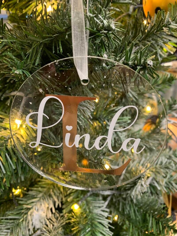 Plexiglas Kersthangers met eigen naam.
