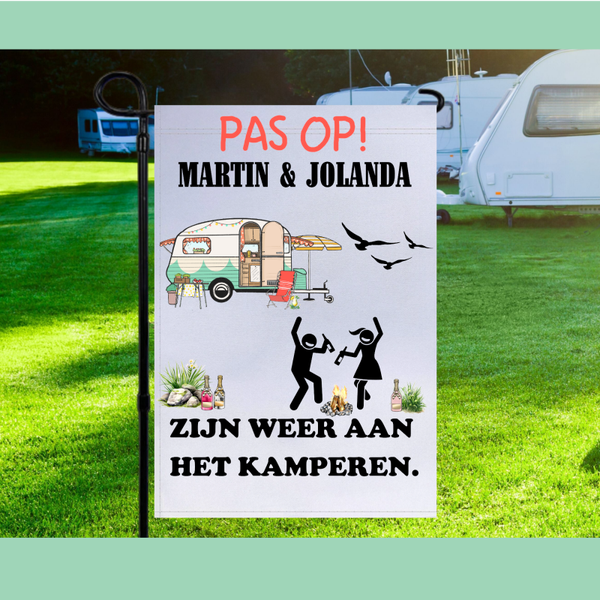 Vlag: Pas op... zijn weer aan het kamperen.