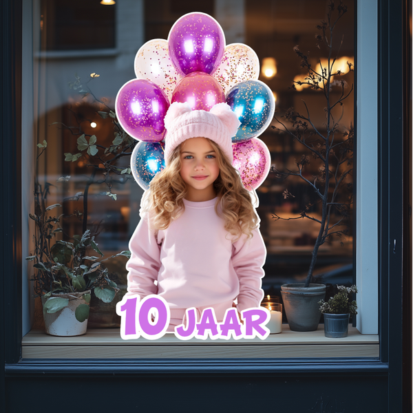 Raamsticker eigen foto en leeftijd.