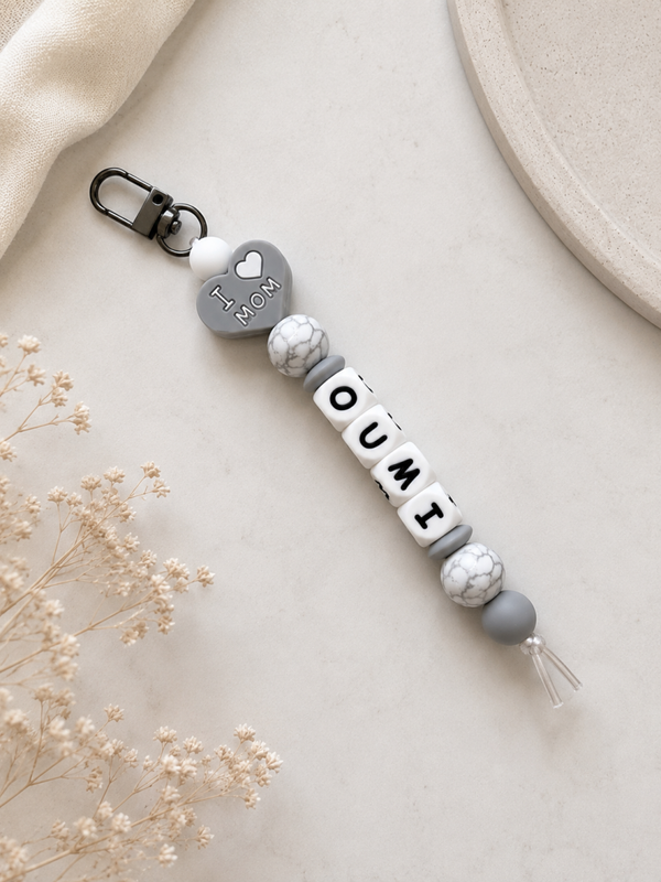 Sleutelhanger met naam ‘Love Mom & Dad’