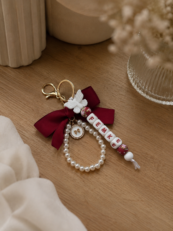 Tassenhanger met naam ‘Pearl Bow’