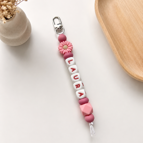 Sleutelhanger & tassenhanger met naam ‘Daisy Bloom’