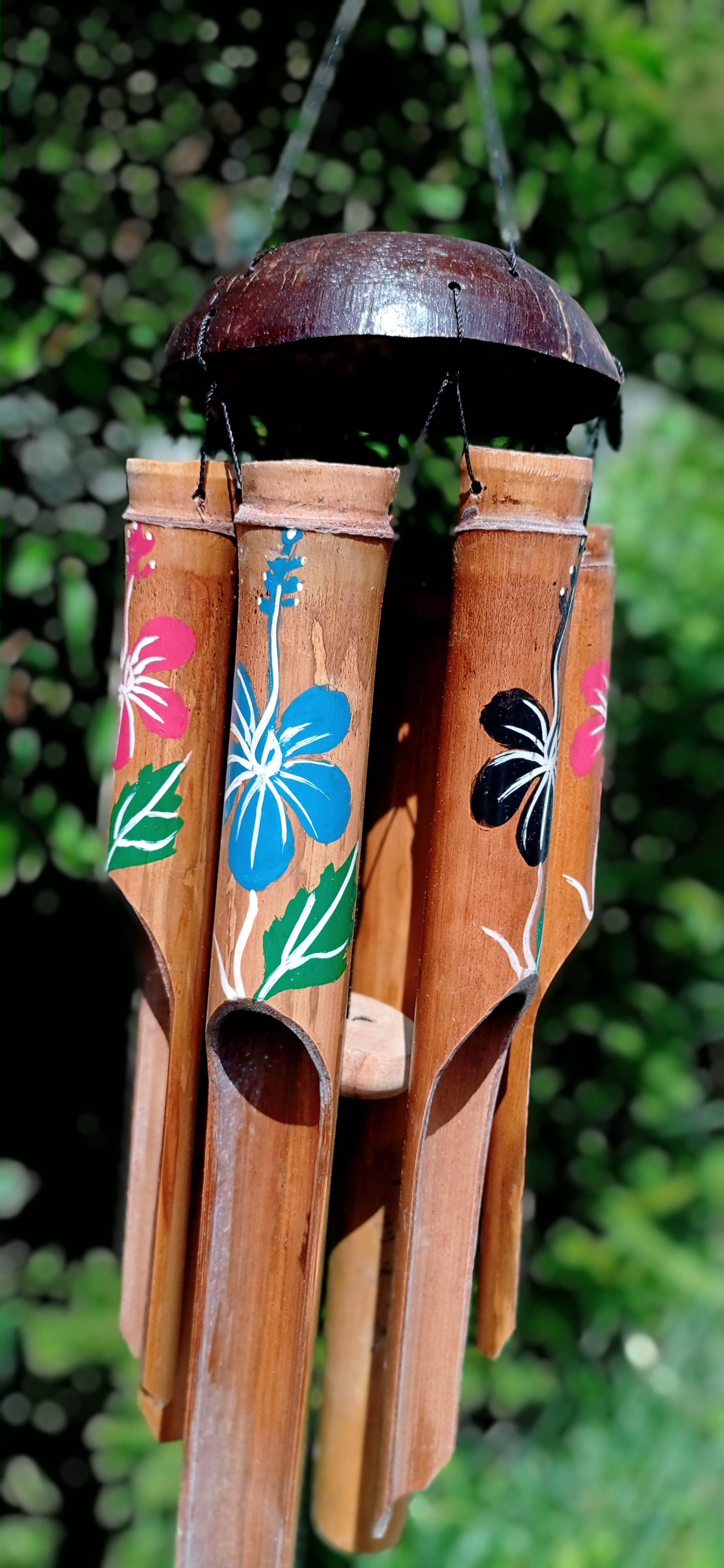 Carillon motif fleurs en bambou et coco
