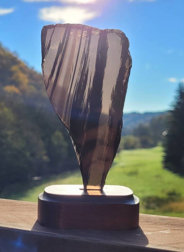 Plaatje Lamel Obsidiaan in houten voet 166 gr. 15 cm Lamel-Obsidian