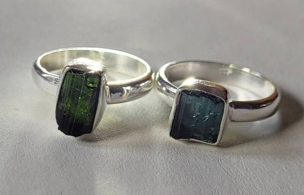 Zilver Ring ruwe groene en blauwe toermalijn kristal. Maat 15,5 Turmalin. Verdit Indigolite Tourmaline