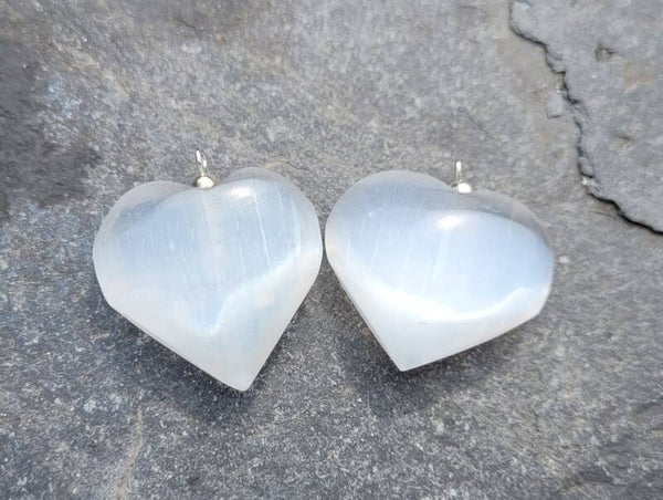 Hanger Hartje Seleniet Satijnspaat 2,7 cm Selenite Satinspar Selenit