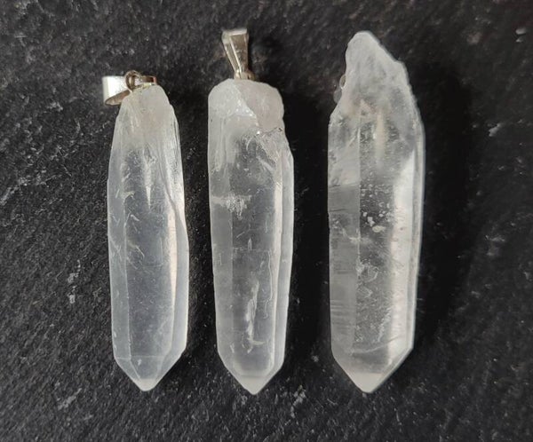 Hanger ruw puntje Bergkristal 3,5 cm Kiezen Clear quartz crystal Anhänger Bergkristall spitze