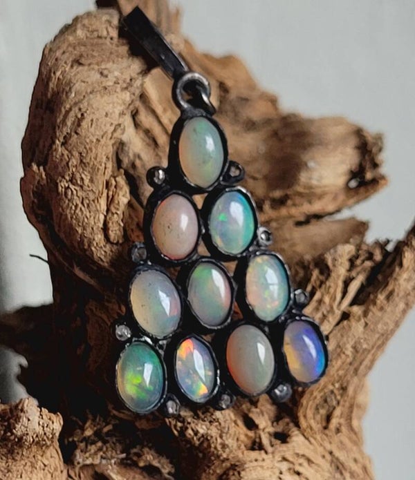 Zilver hanger met 10 echte Opaaltjes Ethiopië 2,8 cm Silber Anhänger mit 10 Opale, Silver ( black Rhodium) pendant wit 10 Opals