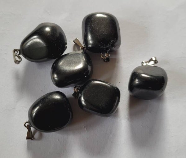 Hanger Shungiet, ca. 2 a 2,5 cm Anhänger Schungit, Pendant Shungite