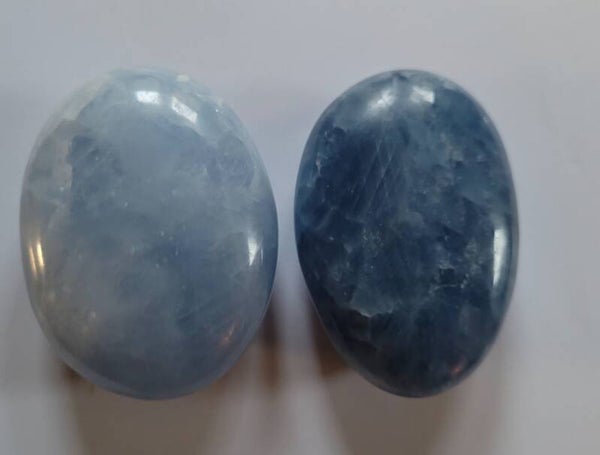 Grote zeepsteen / amuletstein Blauwe Calciet, Blaue Calcit, Blue Calcite