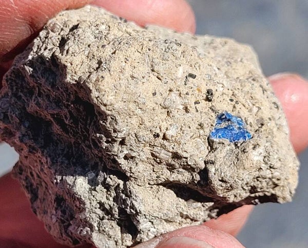 Hauyn 2x kristal in matrix 3,5 cm Haüyn 2 crystals in matrix