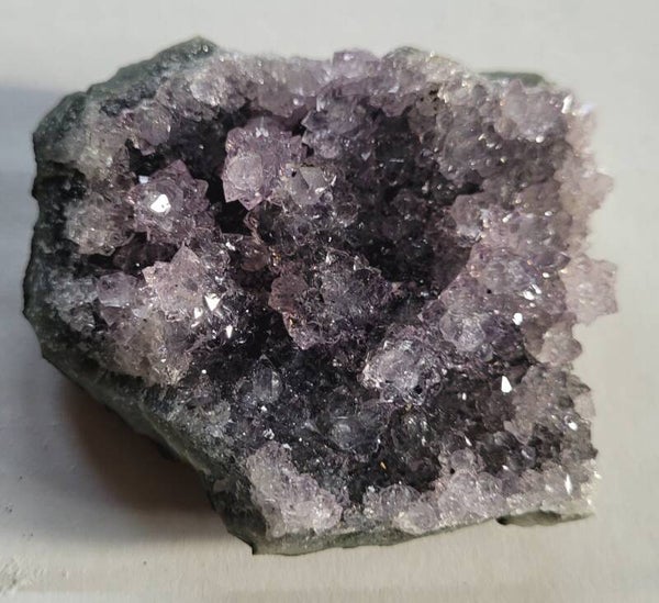 Ruwe Amethist bloempjes Uruguay 174 gr. 8 cm oh Amethyst mit Blume, Amethystflowers