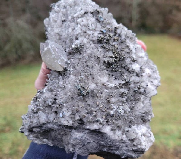 Groot cluster Calciet met Marcasiet en/of Chalcopyriet Limites 1788 gr. 14 cm Calcit mit Marcasit / Chalcopyrit, Calcite with Chalcopyrite/ Marcassite Des Limites, Belgium