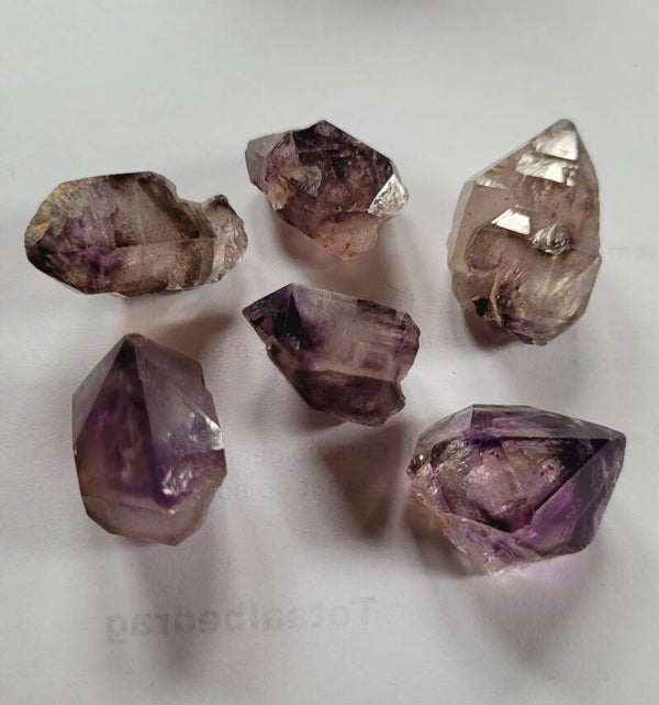 6 st. Shangaankwarts kristallen 52 gr. 2,5 a 3 cm 6 st. shangaanquarz, 6 pc. Shangaanquartz crystals