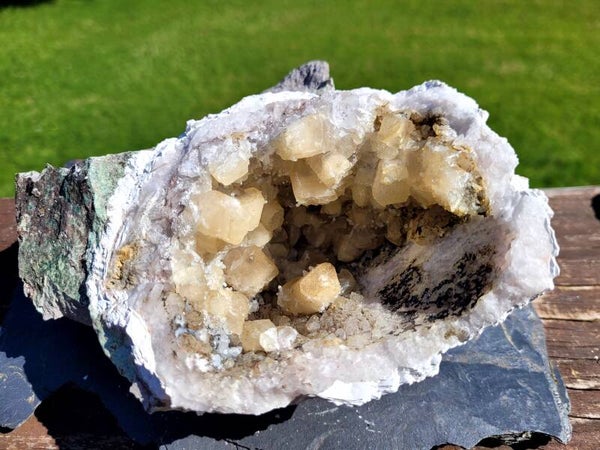 Juchem Kwartsgeode met Calciet 1326 gr. 14 cm Quarzdruse mit Calcit, Quartzgeode with Calcite