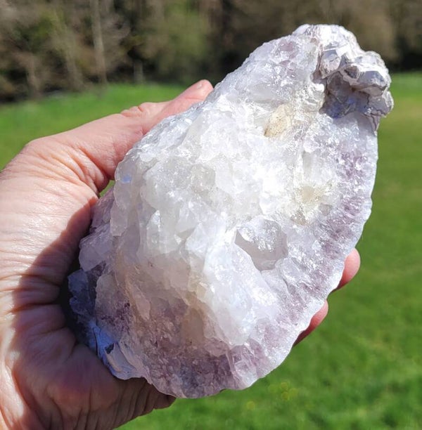 Deel van massief Kwarts/ Amethist ei 690 gr. 10 cm Teil von massiv Quarz,Amethyst Ei.