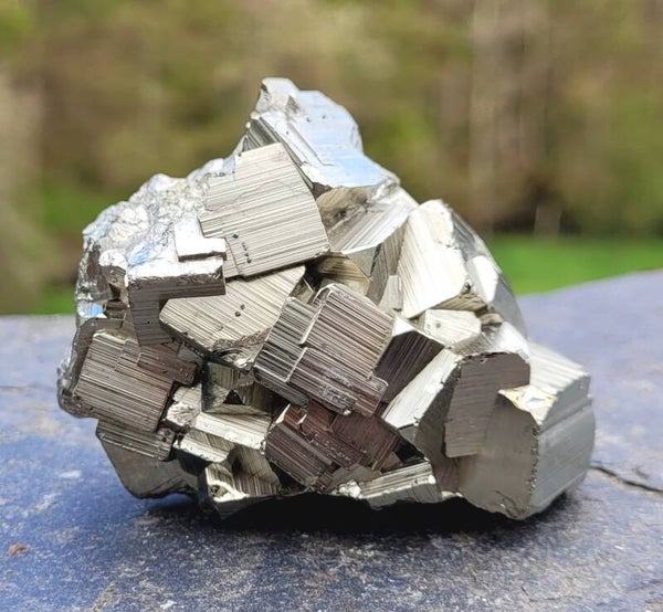 Ruw cluster Pyriet kubussen,  317 gr. 7 cm Stufe Pyrit würfeln, Pyrite cubes.