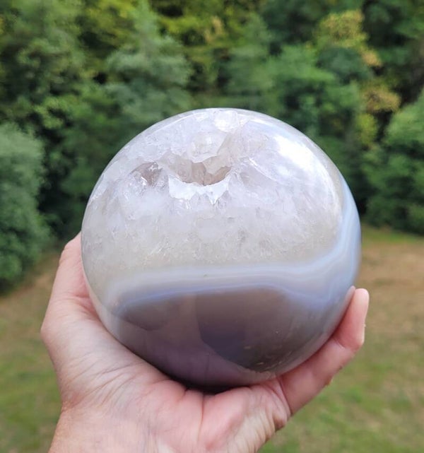 Grote Agaat Kwartsgeode bol 12 cm 2 kg. Große Achat quarzdruse Kugel, Big sphere Achate quartzgeode.