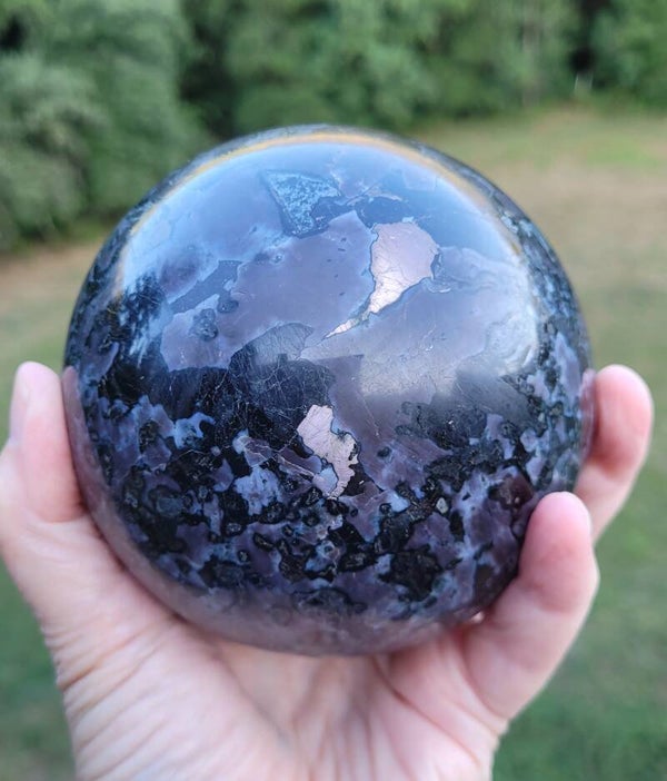 Big sphere Merlinite 1,8 kg. 10 cm Grote bol Gabbro Merliniet, Kugel Merlinit