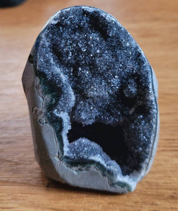 Standup Geode 'Galaxy' Amethyst Uruguay gr. 7 cm 161 gr., druse Schwarze Amethyst