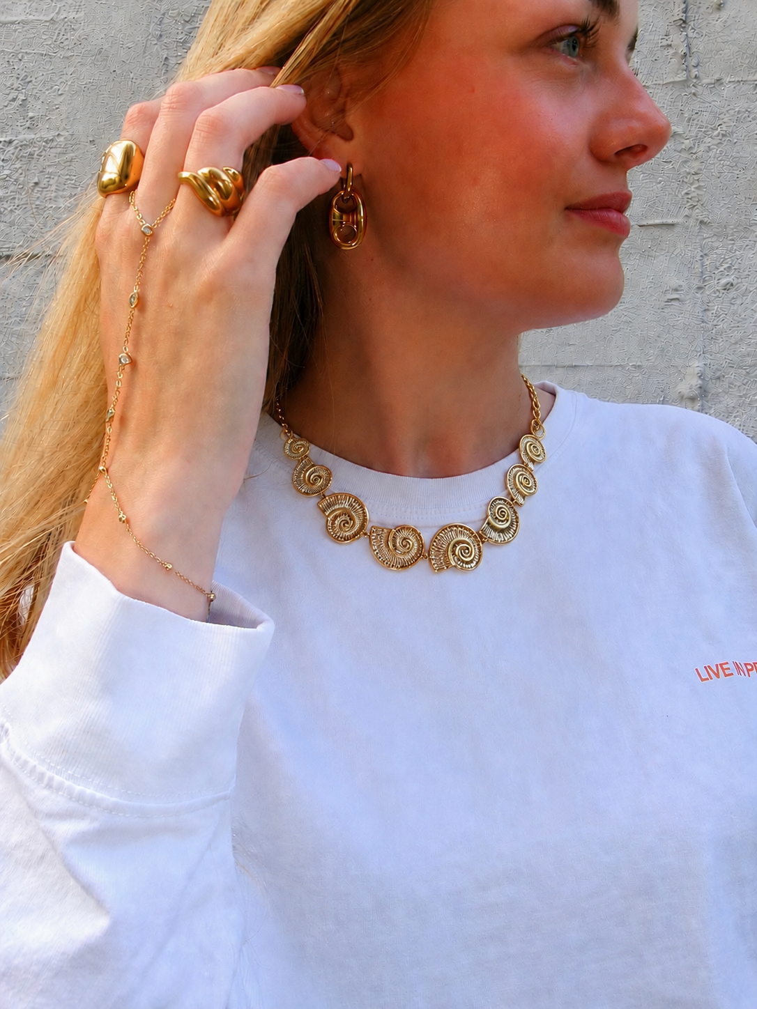 Gouden statement schelpen ketting