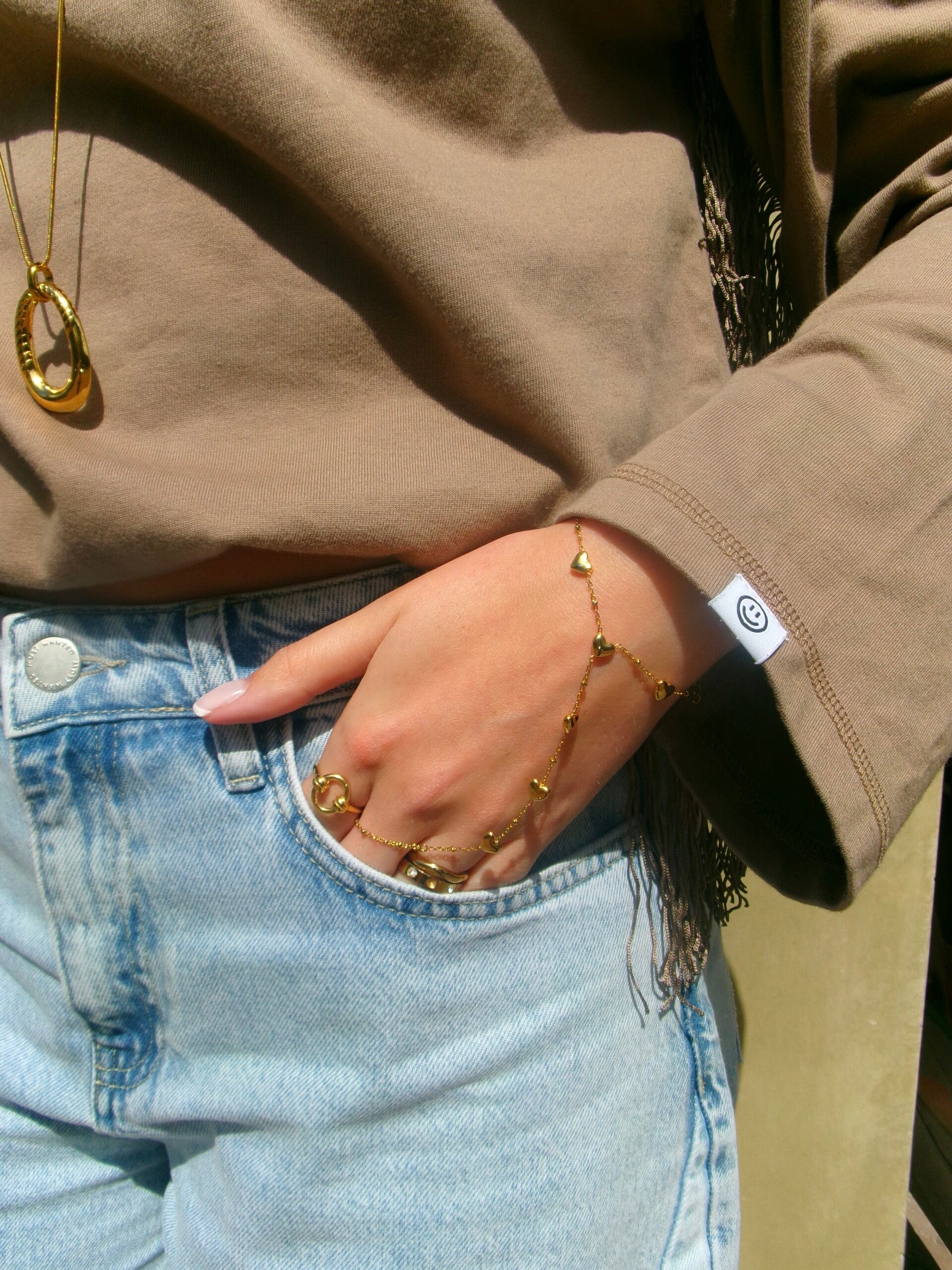 Lili hand chain