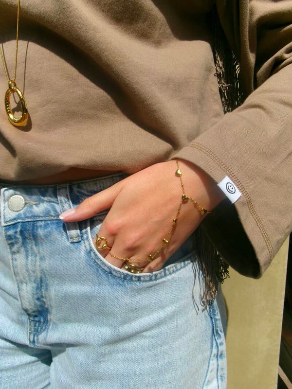 Lili hand chain