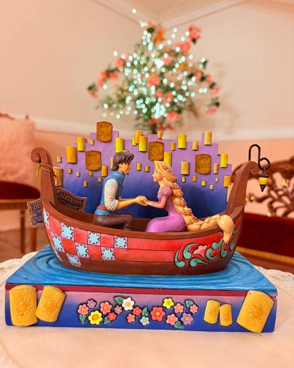 🏮 RAPUNZEL & FLYNN – Floating Lantern Scene Light-Up 💜✨