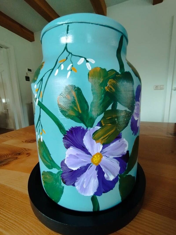 Groene vaas 'paarse bloemen'