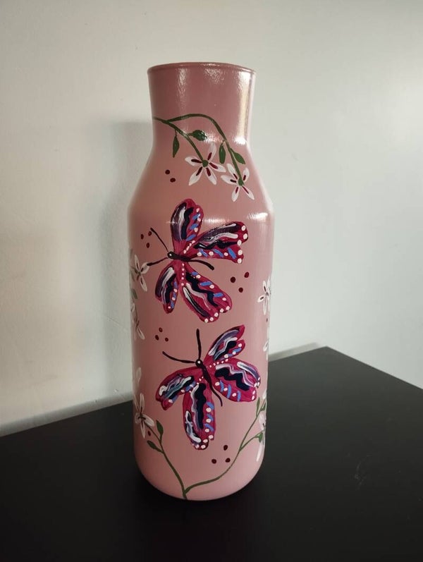 Poederroze met vlinders