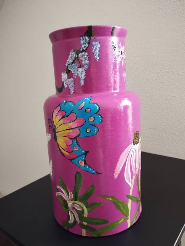 Vaas 'paarse clematis met vlinder'