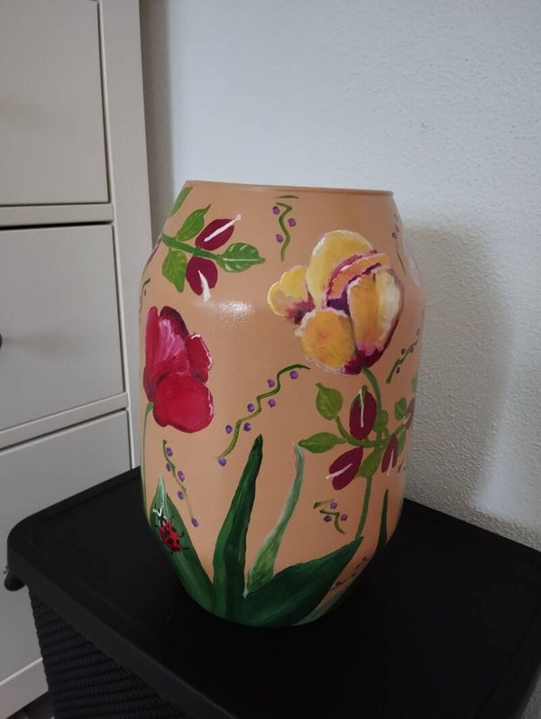 Beige vaas ' Tulpen met 🐞'