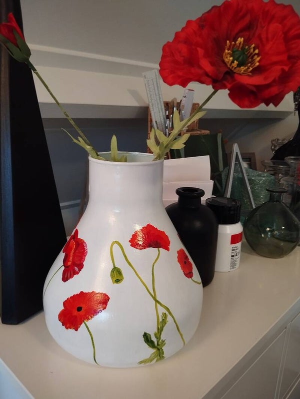 Witte vaas 'Rode klaprozen' L