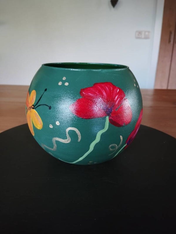 Groene vaas 'rode klaprozen'