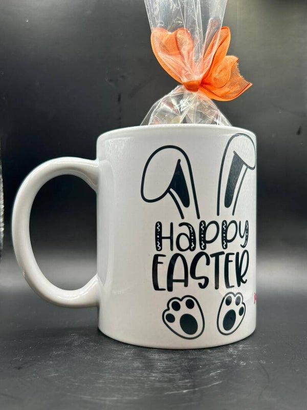 Ostertasse mit Pralinen gefüllt