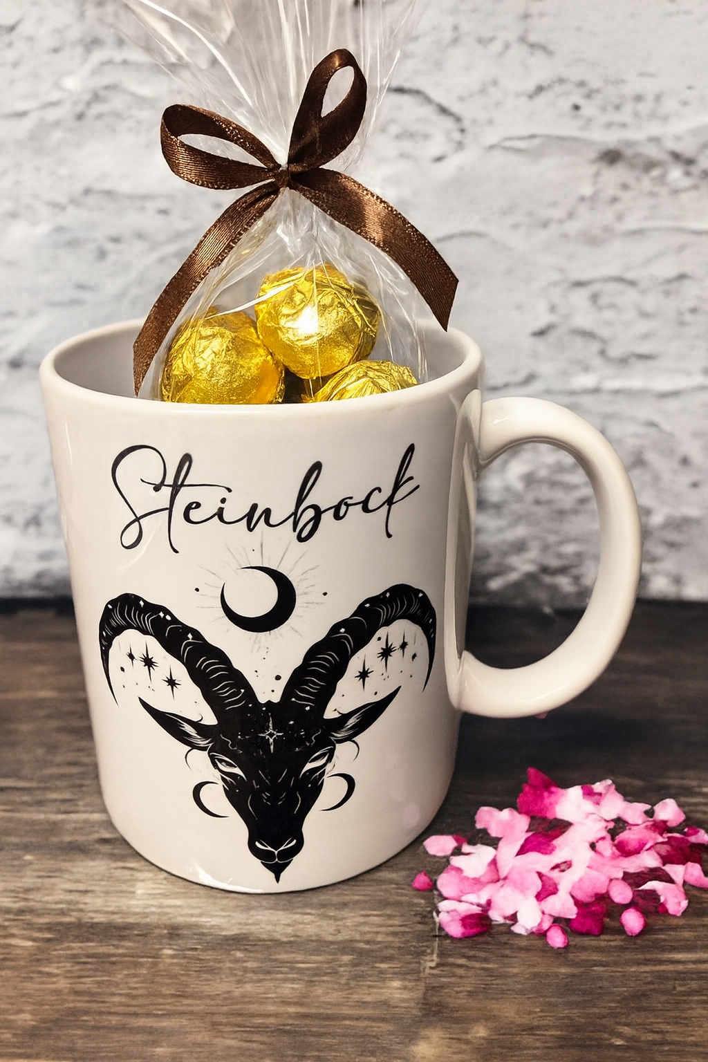 Sternzeichentasse mit Pralinen