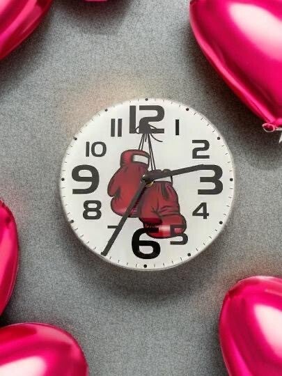 Wanduhr Boxen