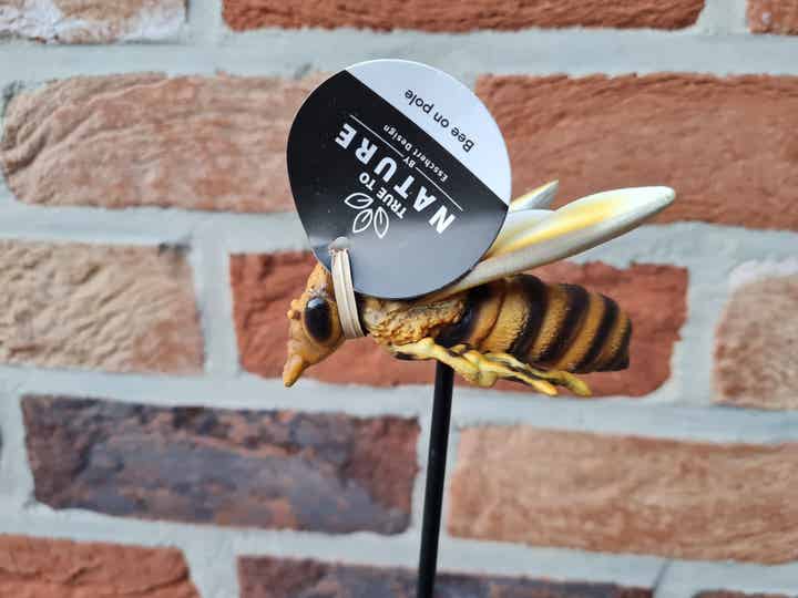 Esschert Design BIJ - op stokje/ tuinprikker (l7xb8cm + h78 cm stokje)