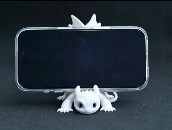 Stojak na telefon 3D z motywem "Partnerki Szczerbatka"