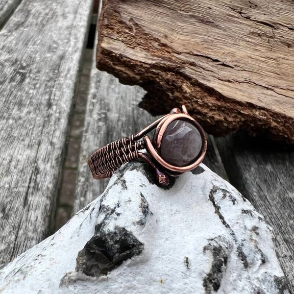 Earthweave - Saga Unik håndlavet ring Ametyst