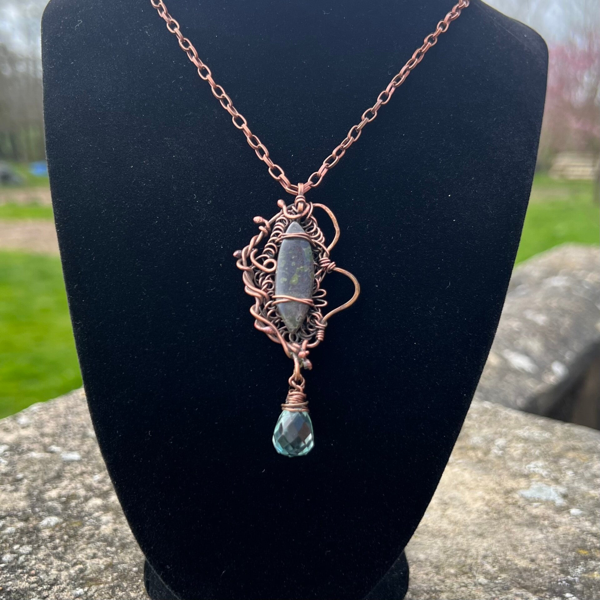 Mystic Knots - Quartz drop unik håndlavet halskæde