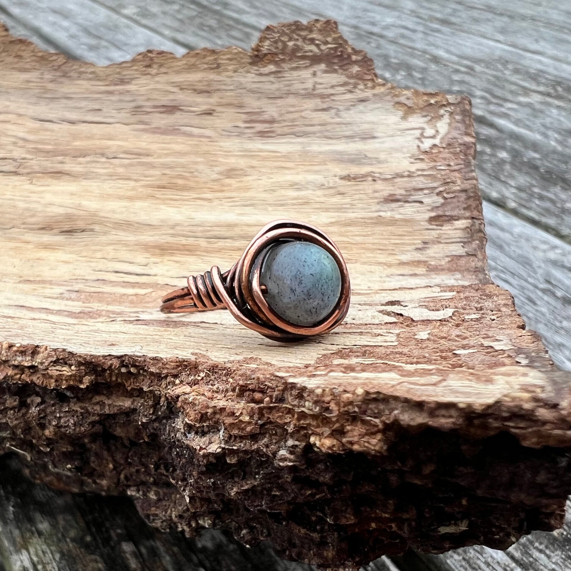 Ironroot - Freja Unik håndlavet ring Labradorit