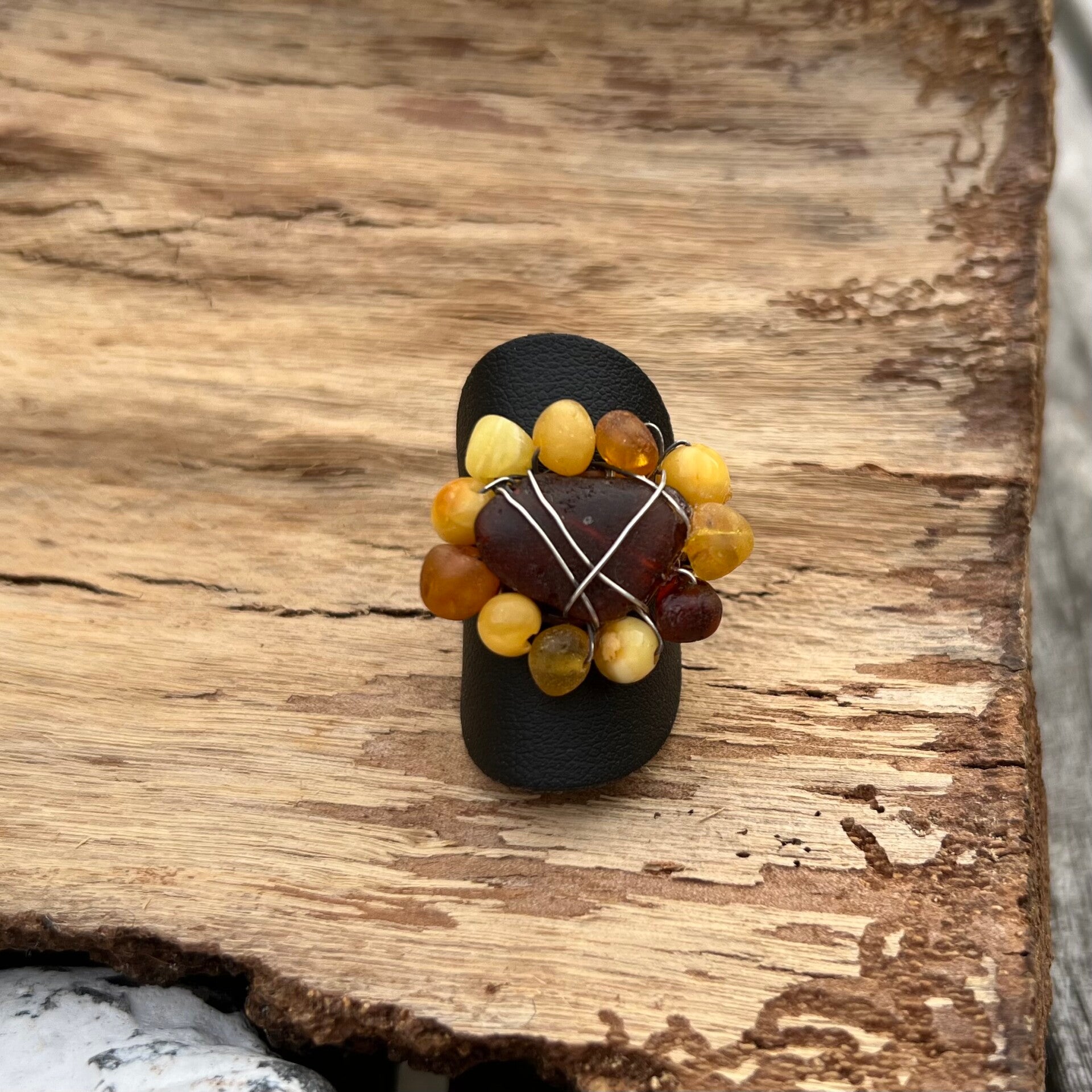 Amber Bloom - Solblomst Unik håndlavet ring Rav