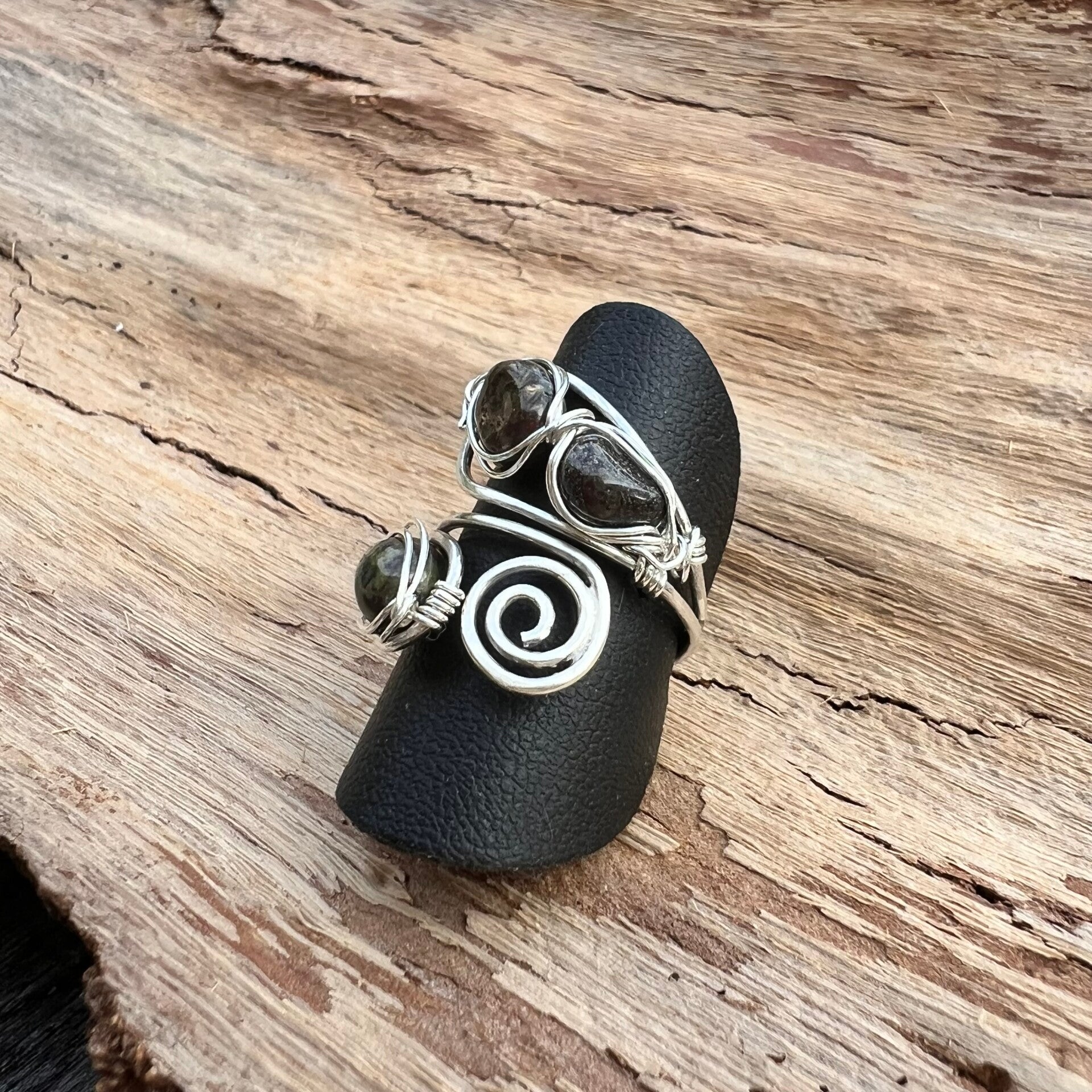 Spirit Form - Alva Unik håndlavet ring Dragon Blood