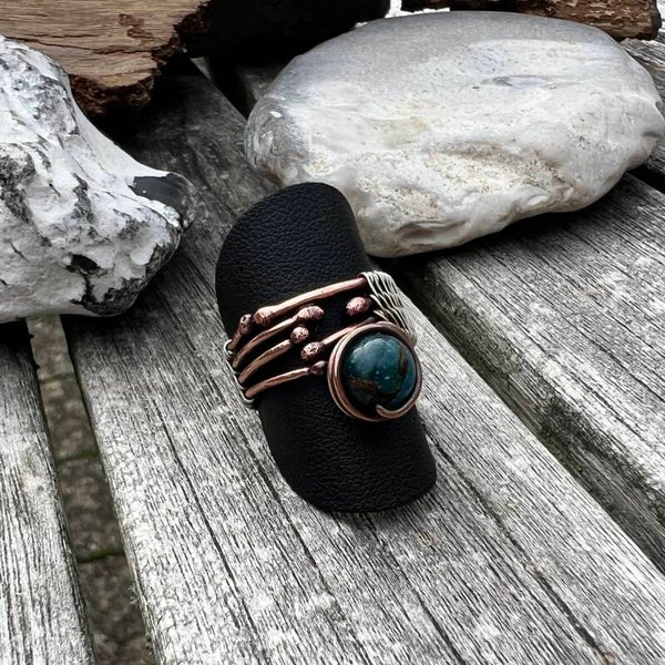 Earthweave - Eira Unik håndlavet ring Kacedon