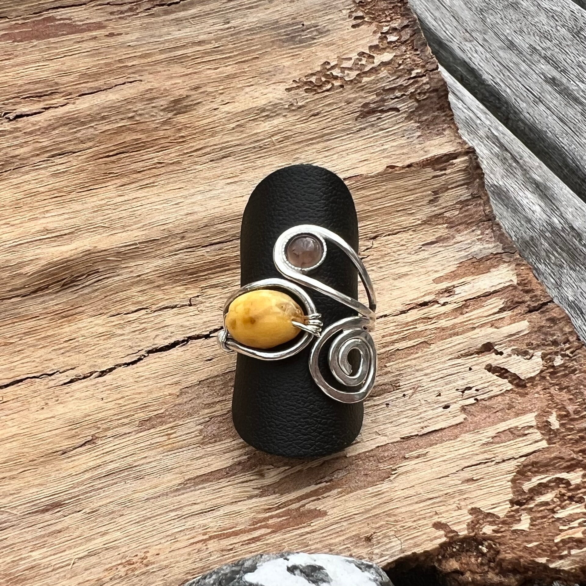 Spirit Form - Alva Unik håndlavet ring sølv & Rav